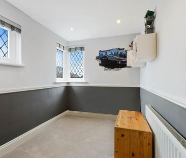 4 bedroom semi-detached house to rent - Photo 6