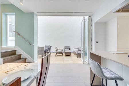 4 bedroom mews to rent - Photo 5