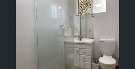 GROUND FLOOR UNIT IN CONVENIENT LOCATION - Photo 5