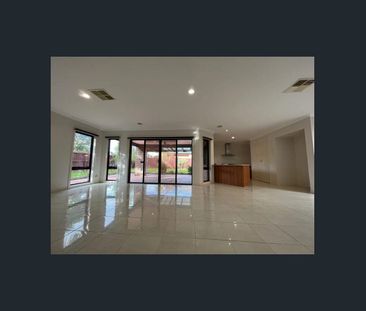 Luxury Style & Functionality Family home in the heart of Berwick - Photo 6