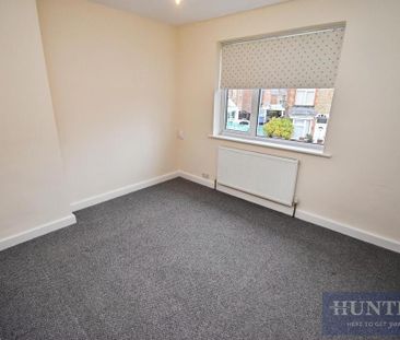 2 bedroom end of terrace house to rent - Photo 3