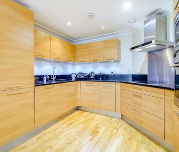 An immaculately presented, modern apartment in close to proximity t... - Photo 6