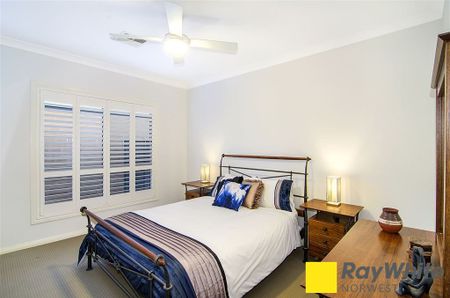 Spacious 3-Bedroom Home with Double Garage in Jordan Springs - Photo 3