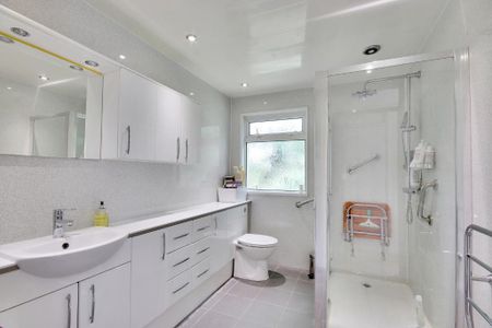 4 bedroom detached house to rent - Photo 5