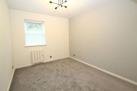 Lower Furney Close, High Wycombe - Photo 2