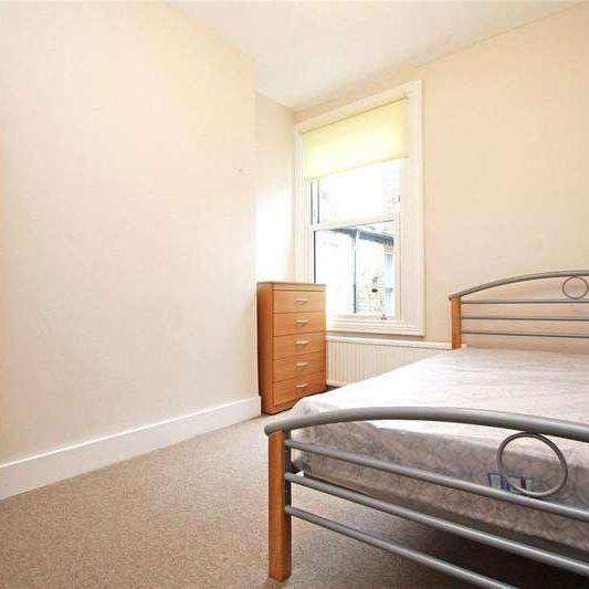 Mount Park Road, Ealing Broadway, London, W5 - Photo 1