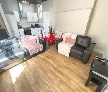 9 bedroom semi-detached house to rent - Photo 2