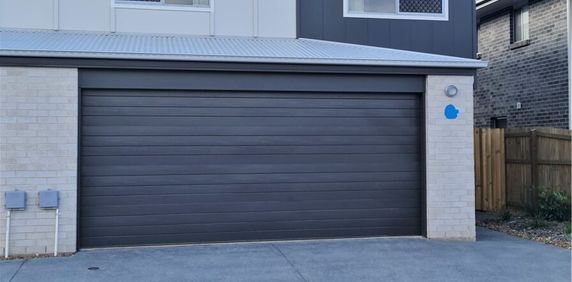 4-Bed Near Brand-New Townhouse With Two Ensuites! - Photo 2