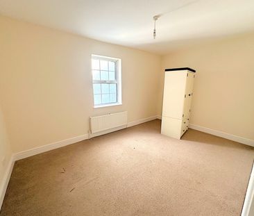 A 3 Bedroom Terraced House Instruction to Let in St Leonards-on-Sea - Photo 4