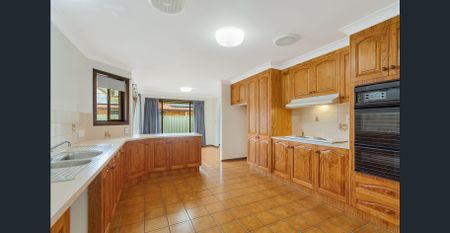 GENEROUS THREE-BEDROOM DUPLEX IN GREAT LOCATION - Photo 3