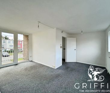 Long Riding, Basildon, SS14 - Photo 1