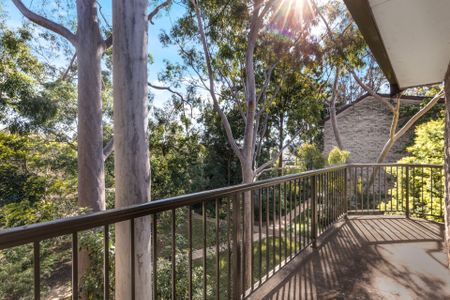Light & Bright 2 Bedroom Apartment on the First Floor with Lock up Garage - Photo 4