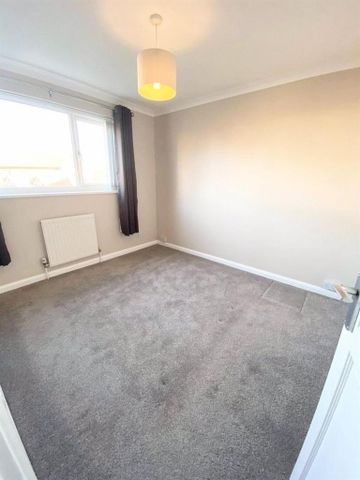 2 bedroom end of terrace house to rent - Photo 2