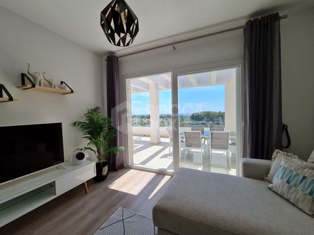 Two-Bedroom Apartment with Sea and Mountain Views - Foto 2
