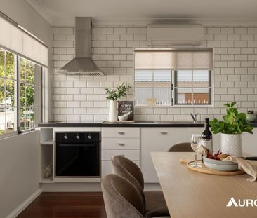 A Grand Hawthorne Queenslander with Timeless Character and Exceptional Dual-Living Flexibility - Photo 6