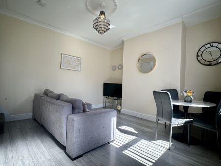 Ashton Mount, Leeds - Photo 3