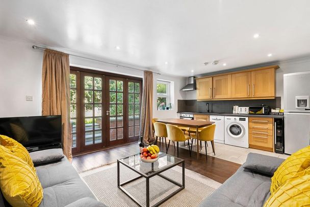 3 bedroom flat to rent - Photo 1