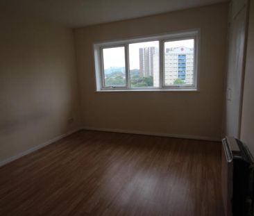 3 bedroom flat to rent - Photo 2