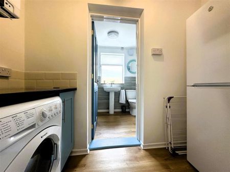 4 bedroom terraced house to rent - Photo 2