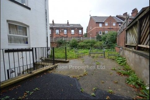 8 Bedroom Houses in Headingley - Photo 1