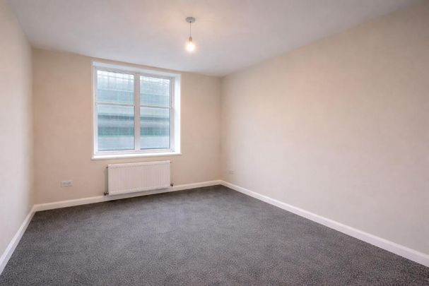 4 bedroom flat to rent - Photo 1