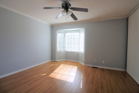 For Lease - 355 Crowder Boulevard, Newmarket, Ontario - Photo 4