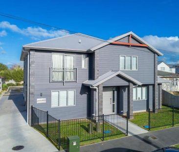 Convenient Studio Living on Beatty Street - Photo 2