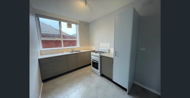 Comfortable & Conveniently Located Apartment - Photo 1