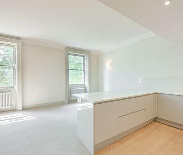 St Georges Square, London, SW1V - Photo 5