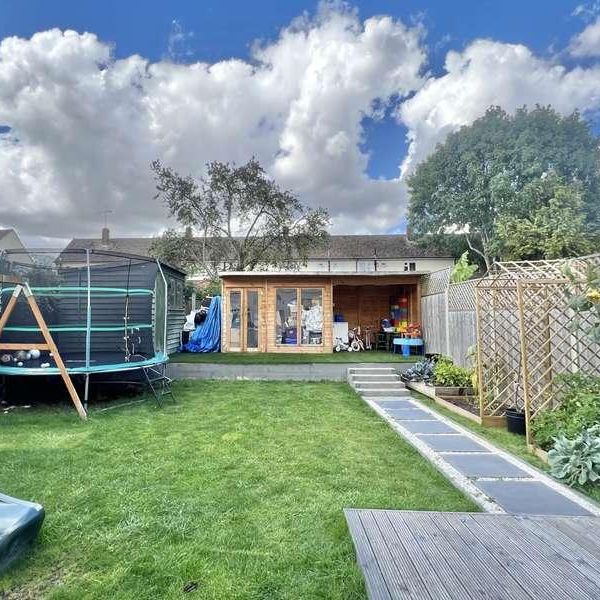 Stuart Close, Brentwood, CM15 - Photo 1