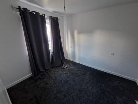 3 bedroom end of terrace house to rent - Photo 2