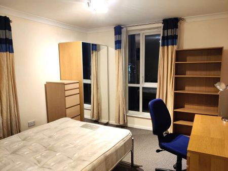 4 bedroom semi-detached house to rent - Photo 5