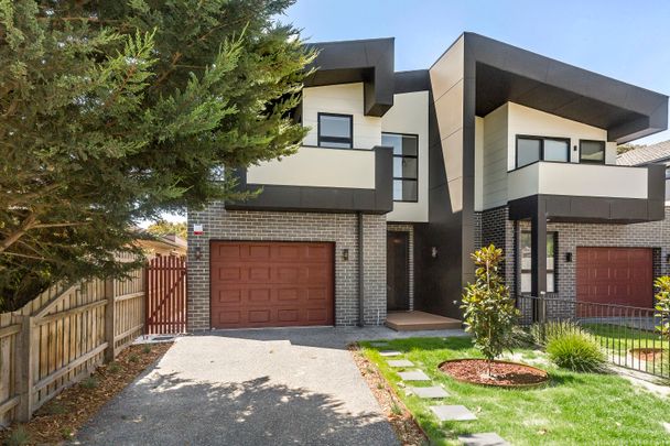 57a Castlewood Street, Bentleigh East VIC 3165 - Townhouse For Rent | Domain - Photo 1