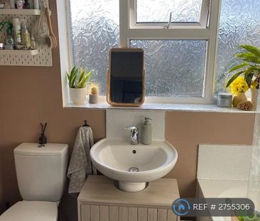 3 bedroom semi-detached house to rent - Photo 2