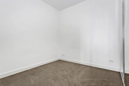 Stylish Two Bedroom - Photo 3