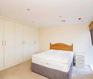 2 bedroom penthouse to rent - Photo 5
