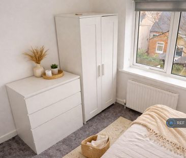 1 bedroom in a house share to rent - Photo 2