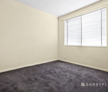 TWO BEDROOM APARTMENT SUPERB LOCATION - Photo 5
