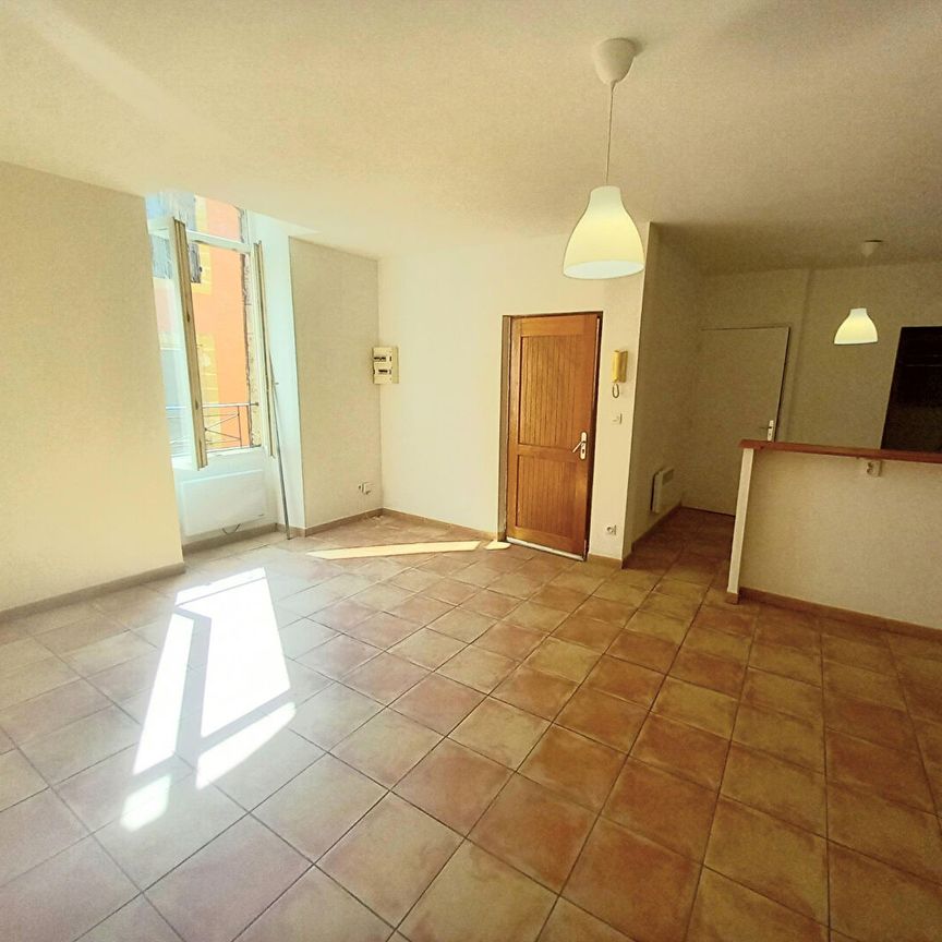SAINT CHAMAS CENTRE VILLE APPARTEMENT T1, - Photo 1