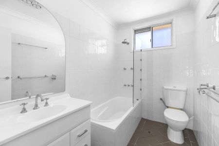 51 Mahogany Crescent, Gateshead NSW 2290 - House For Rent | Domain - Photo 4