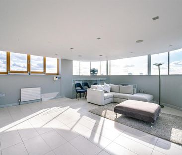 3 bedroom flat to rent - Photo 3