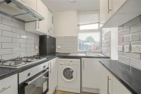 3 bedroom terraced house to rent - Photo 5