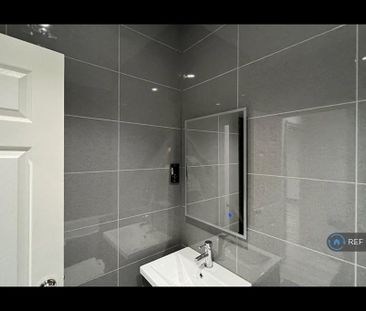 3 bedroom flat to rent - Photo 1