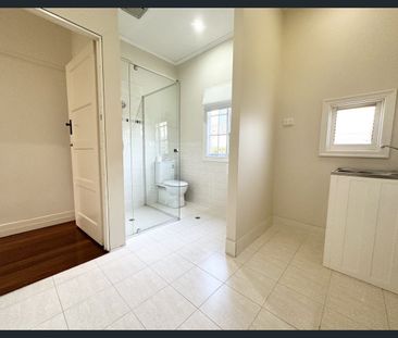 Modern 2-Bedroom Unit in Prime Moorooka Location - Photo 2