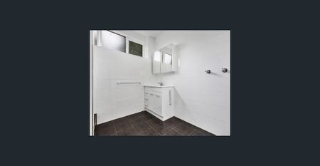 Bright, spacious and perfectly located - Photo 4