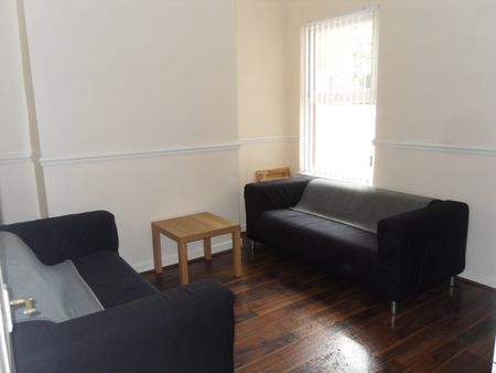 3 Bed Terraced House, Cranborne Road, L15 - Photo 2