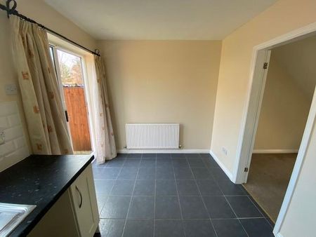 2 bedroom semi-detached house to rent - Photo 3