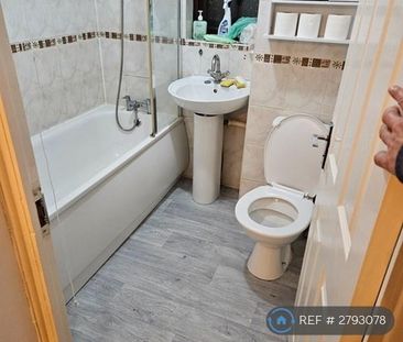 4 bedroom terraced house to rent - Photo 4