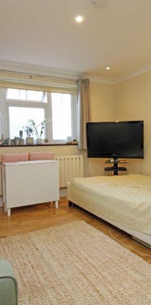 Studio to rent - Photo 1