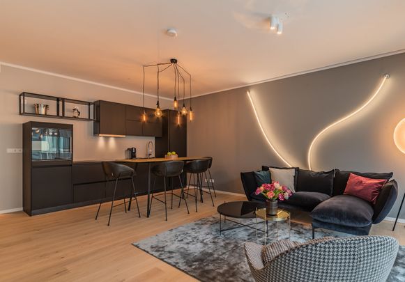 City-Residence: Frankfurt City: Exklusive 2-Zimmer-Wohnung mit Balkon und Tiefgaragenplatz - Photo 1